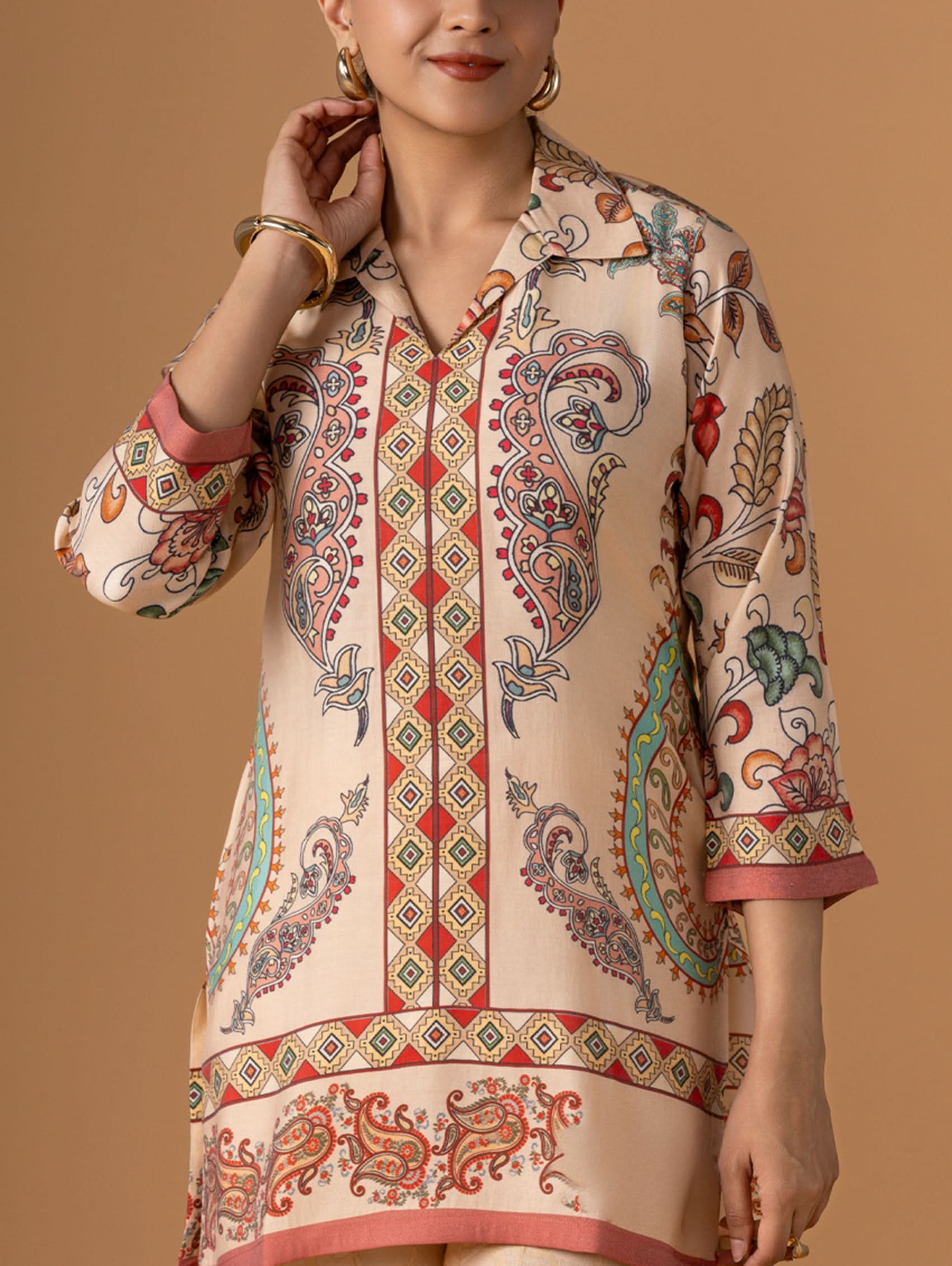 Woman wearing a patterned shirt with a brown background