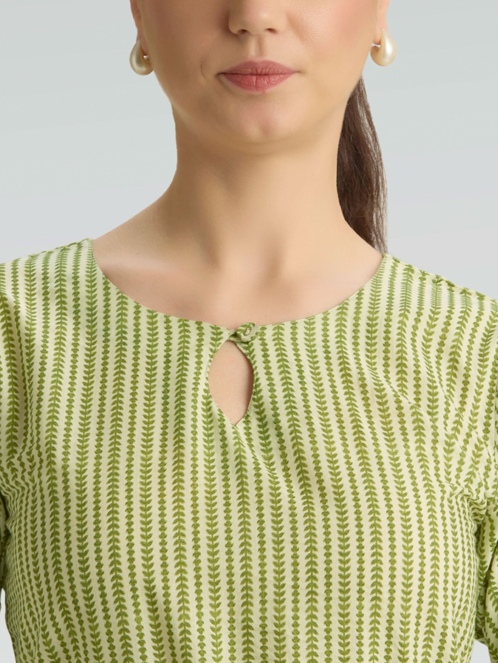 Keyhole neckline detail of plus size green printed cotton linen kurta for women