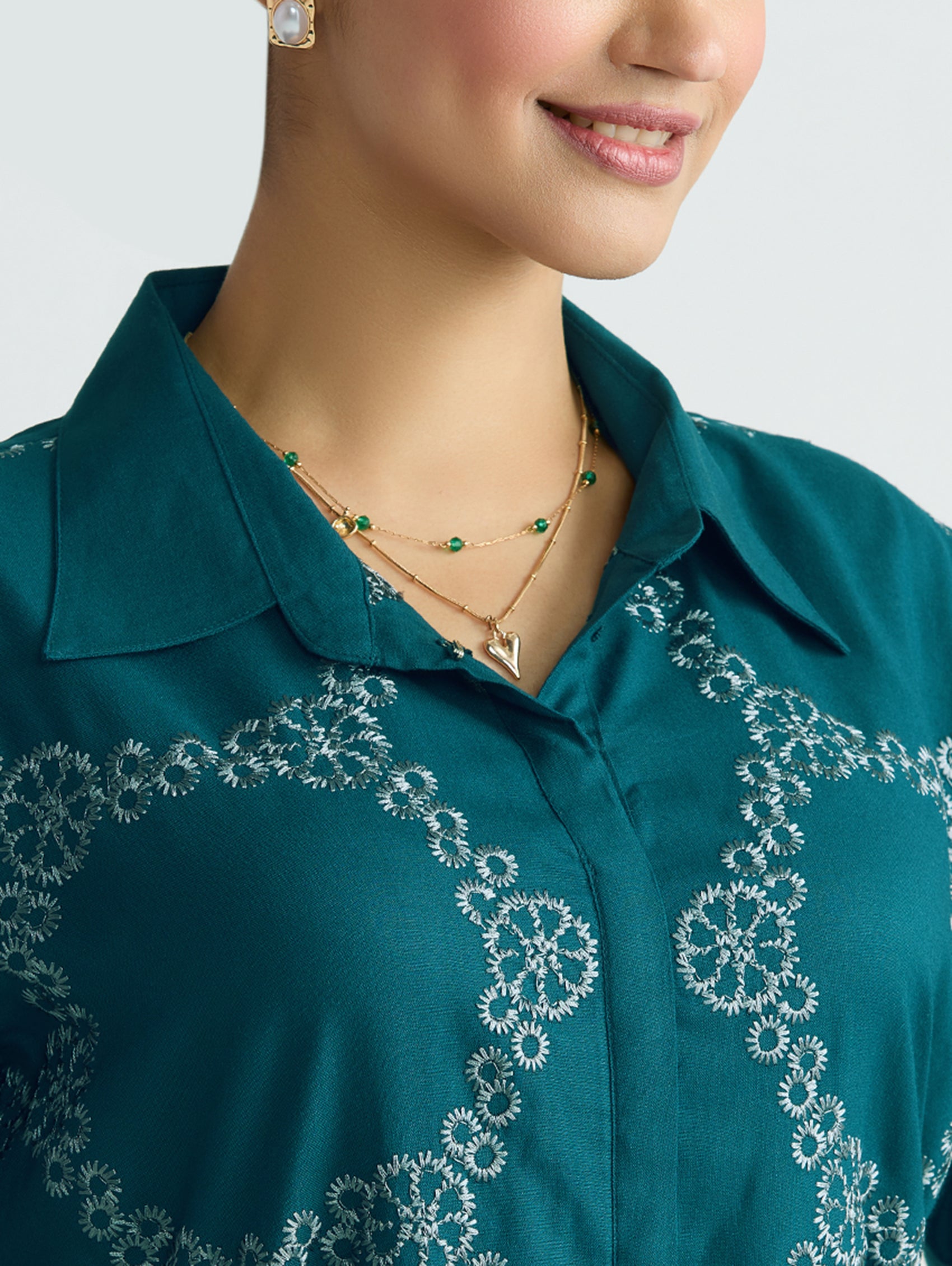 Teal embroidered tunic with collar and V-slit, detailed front yoke