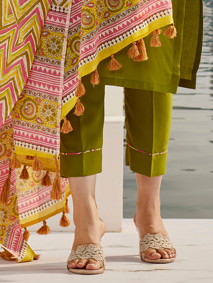 Trendy Trouser capri designs for girls 2022 | Capri design, Womens pants  design, Women trousers design