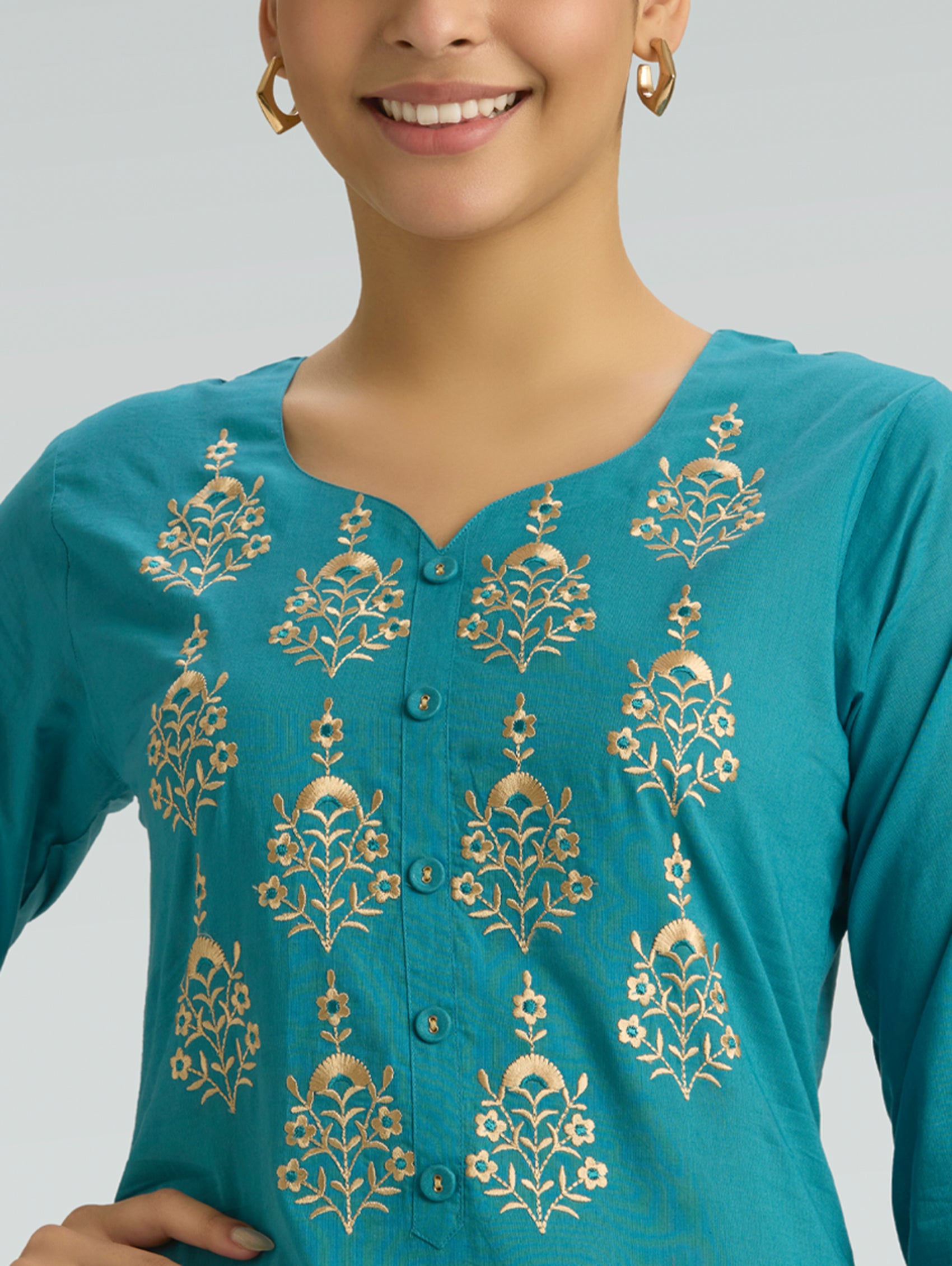 A woman close short with computer thread embroidered and a round neckline with 3/4 Sleeves 